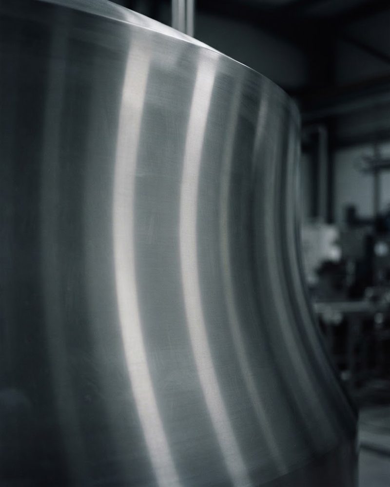 Polished stainless steel tank surface