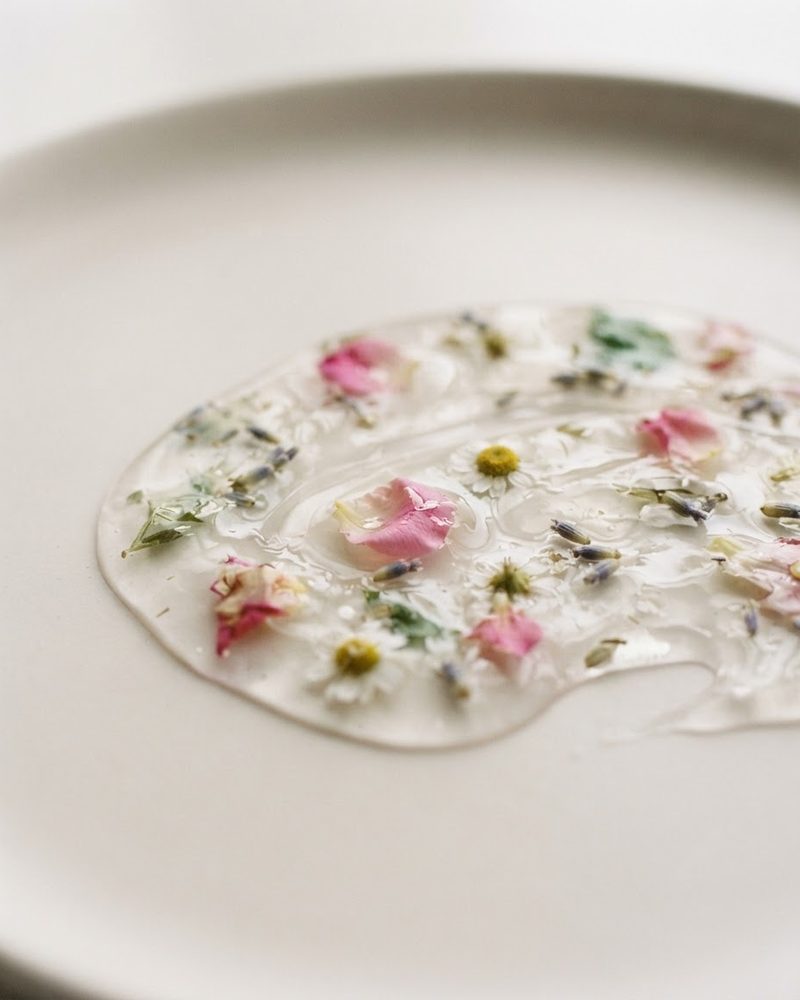 Peel-off mask gel with whole flower petals